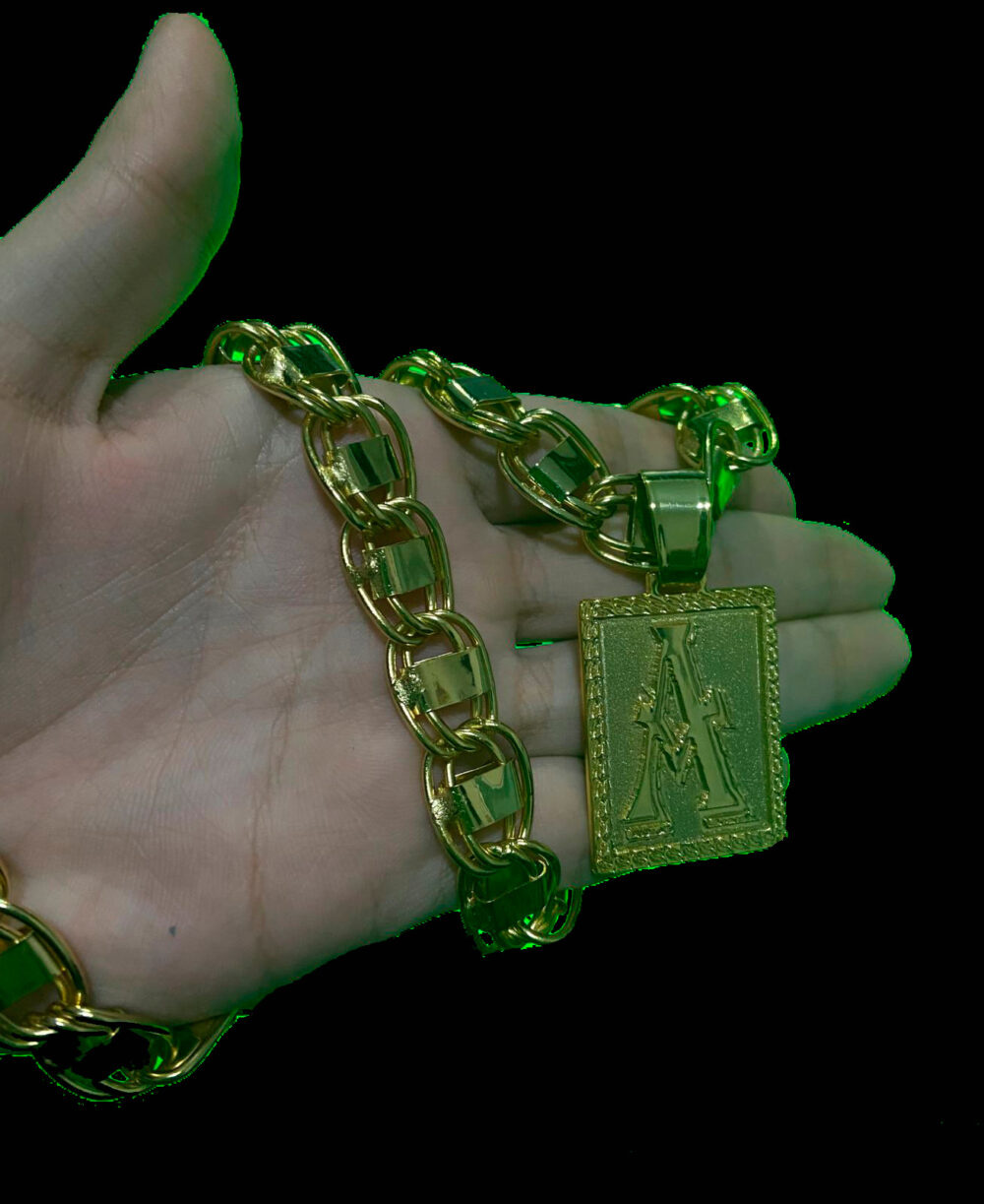 Cordão 15Mm Dubai + Pingente Letra - Banhado A Ouro 18K - Imagem 2