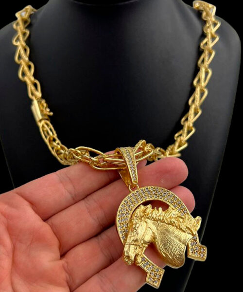Cordão Balão 13mm + Pingente Ferradura Cravejada - Banhado a ouro 18k