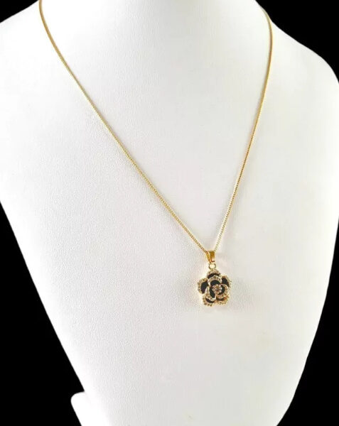 Cordão Feminino 1mm Flor Preta - Banhado a Ouro 18k