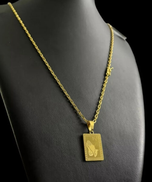 Cordão Cadeado 2mm + Pingente Plaquinha Fé Mão Orando - Banhado A Ouro