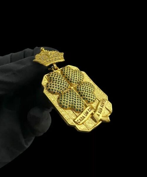 Pingente Trevo Cada Um Com a Sua Sorte - Banhado a Ouro 18k