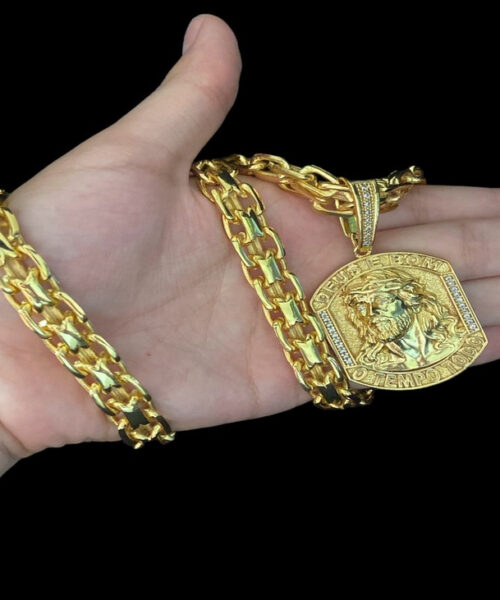 Cordão Cadeado Duplo 13mm + Pingente Jesus - Banhado A Ouro