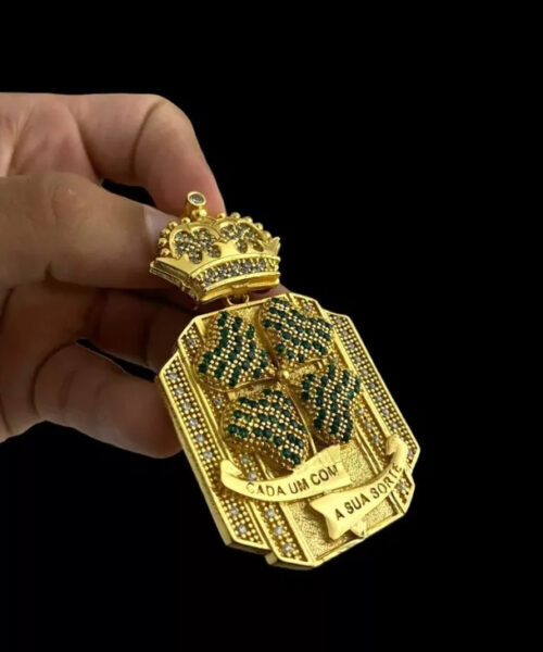 Pingente Trevo Cada Um Com a Sua Sorte - Banhado a Ouro 18k