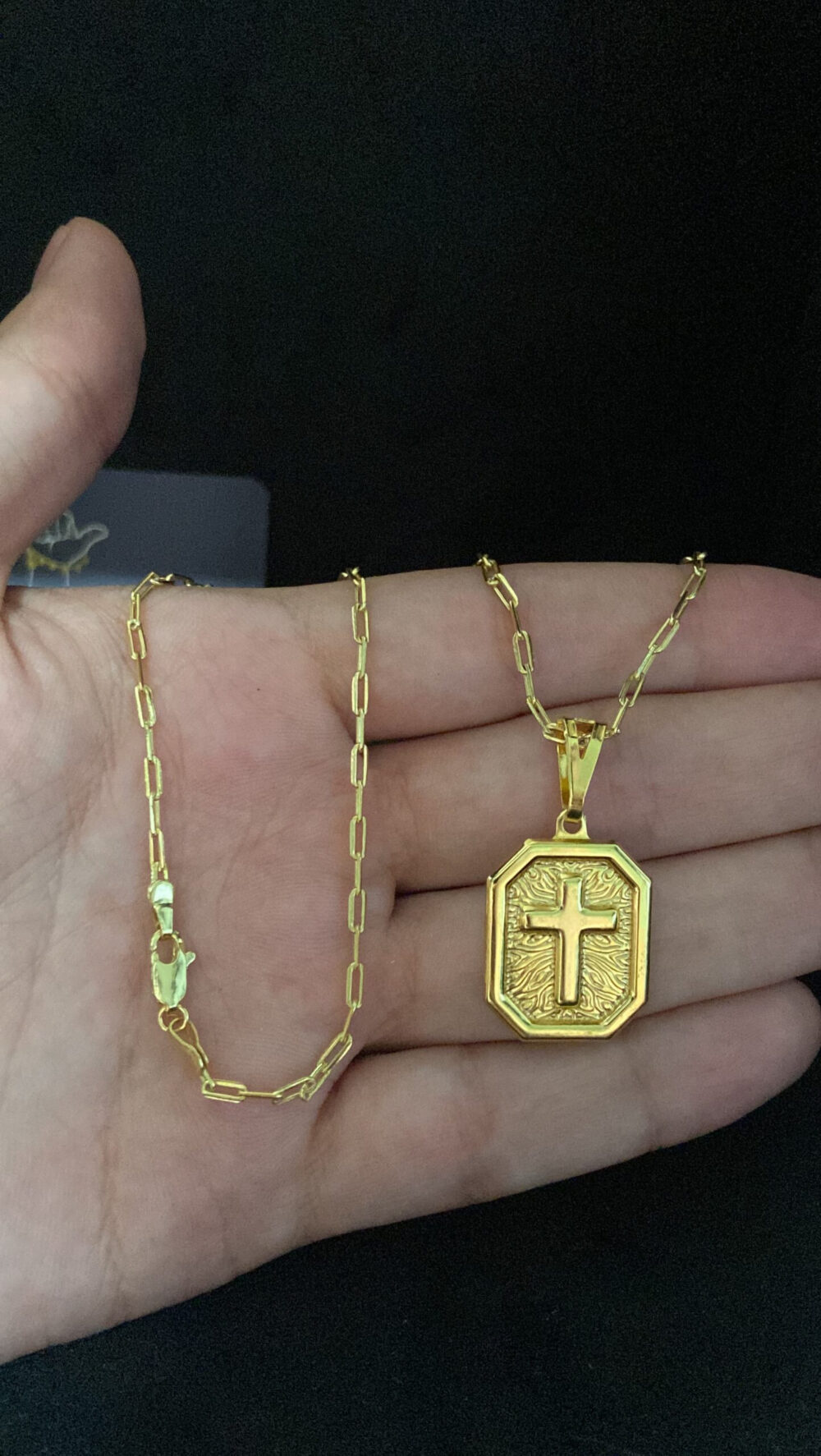 Cordão Cadeado Alongado 1Mm + Pingente Cruz Placa - Banhado A Ouro - Imagem 3