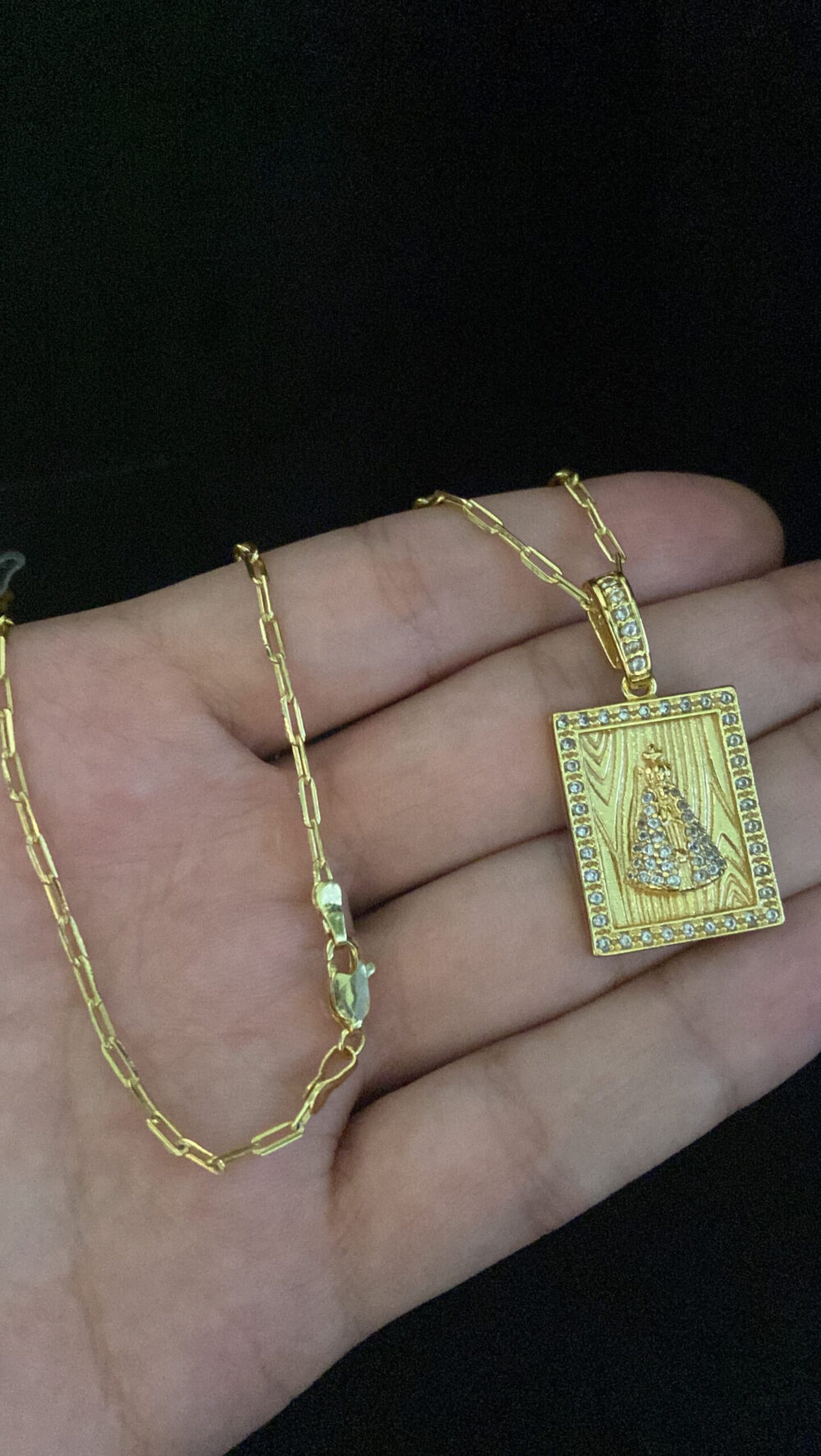 Cordão Cadeado Alongado 1Mm + Pingente Nossa Senhora - Banhado A Ouro - Imagem 2