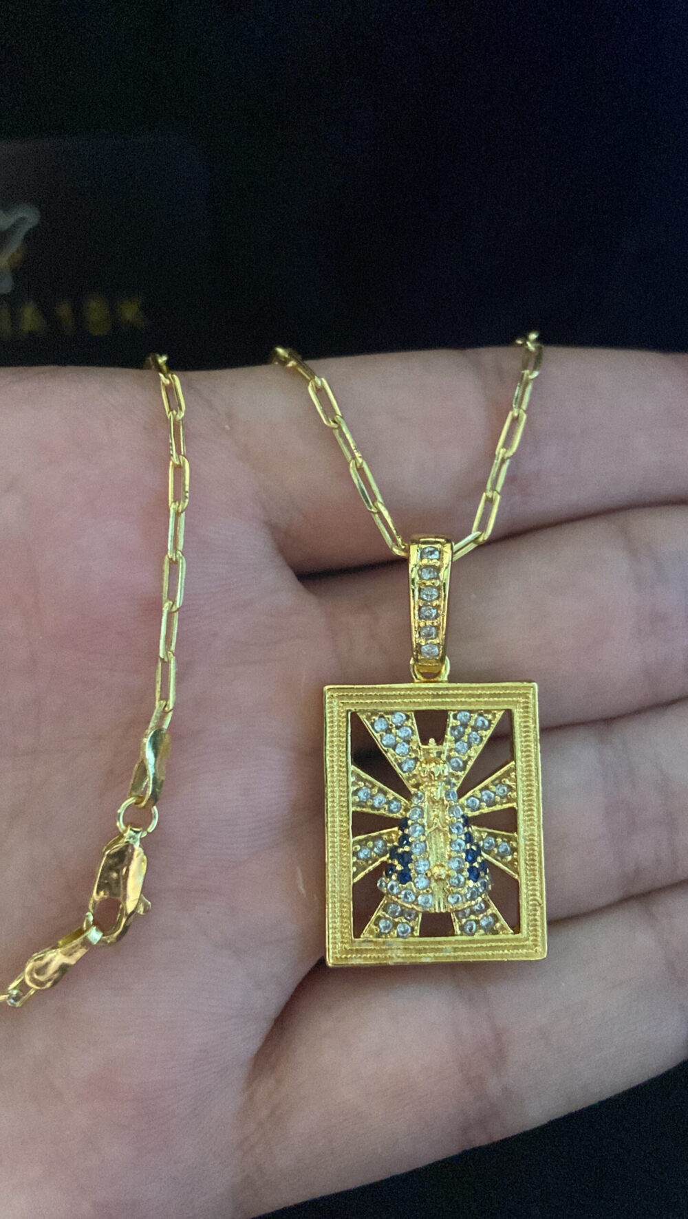Cordão Cad Alongado 1Mm + Pingente Nossa Sra Banhado A Ouro