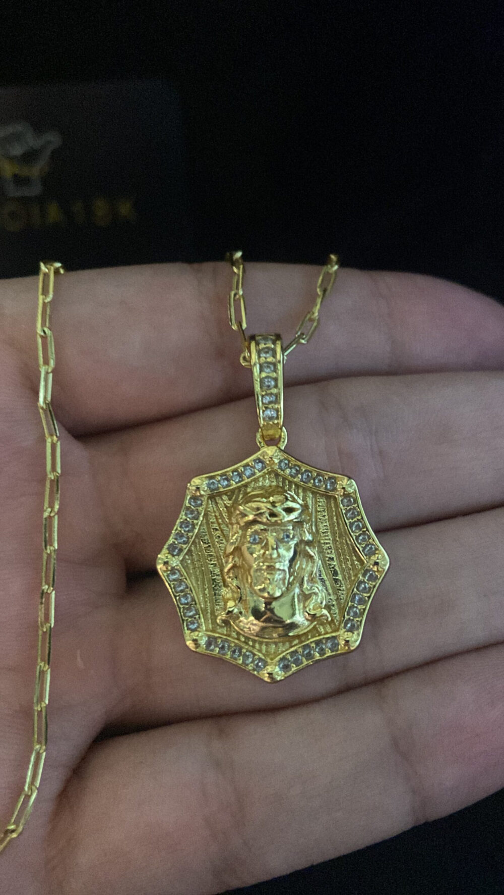 Cordão Cadeado Alongado 1Mm + Pingente Jesus - Banhado A Ouro - Imagem 2