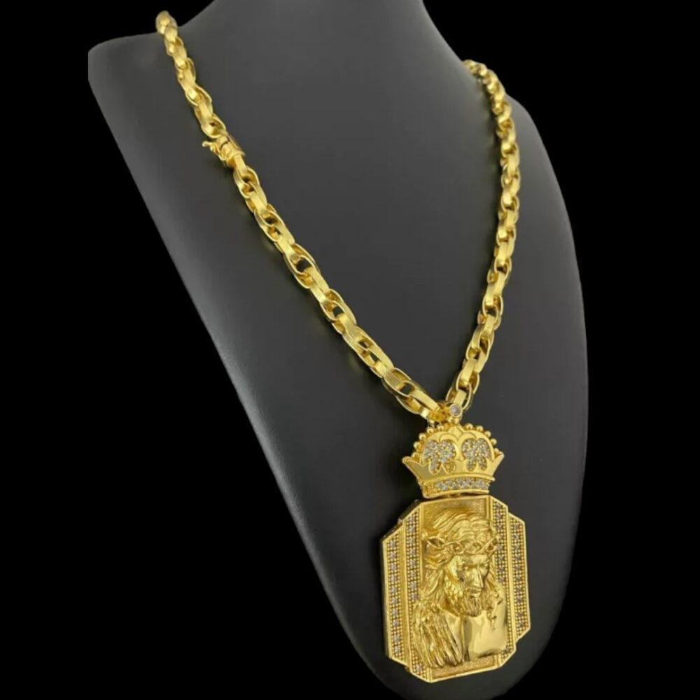 Cordão Trançado 8Mm + Pingente Jesus - Banhado A Ouro 18K