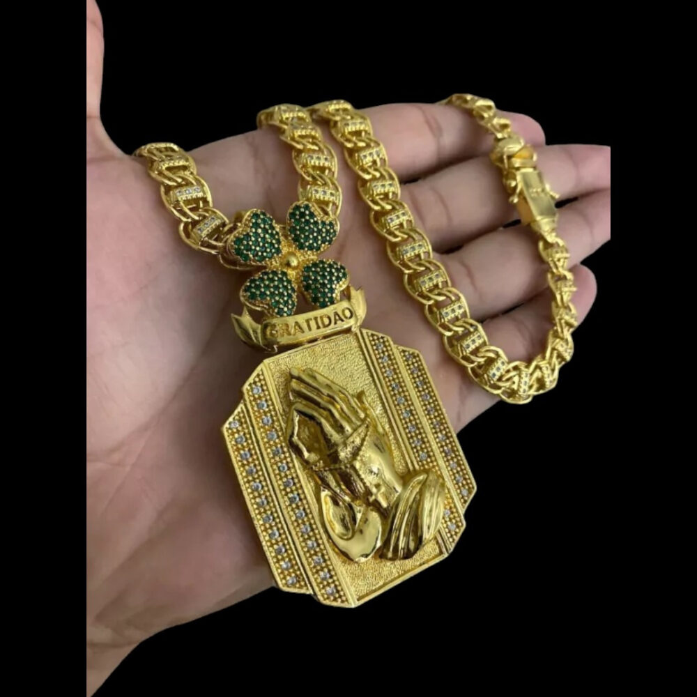 Cordão 8Mm Dubai Cravejado + Pingente Mão - Banhado A Ouro