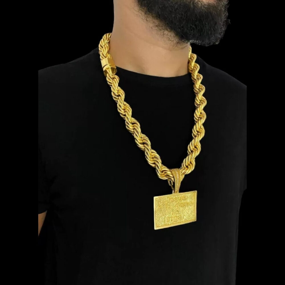 Cordão Baiano 18Mm + Pingente Jesus É O Dono Banhado A Ouro - Imagem 2