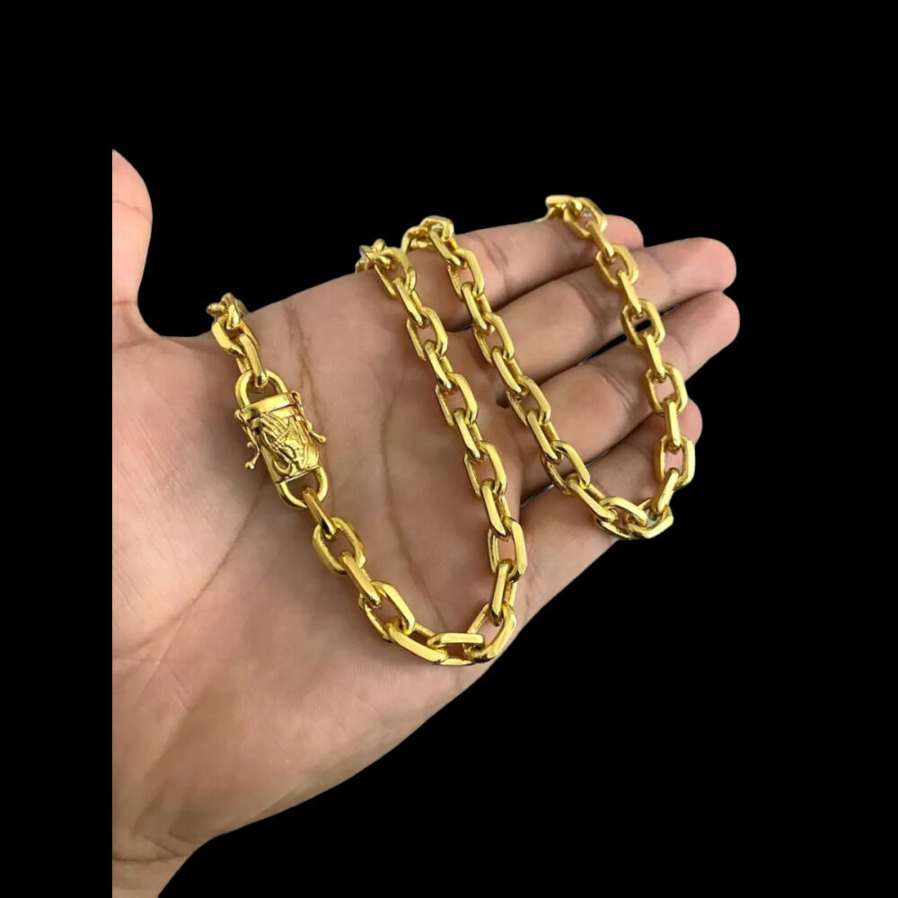 Cordão Cadeado 8Mm Fecho Mão Rezando - Banhado A Ouro 18K