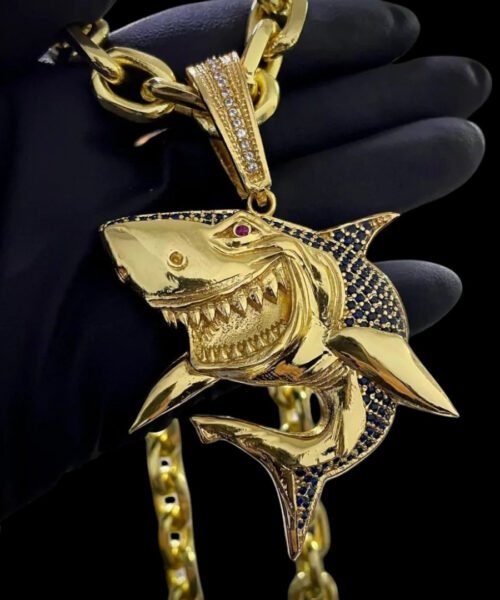 Cordão 12mm Cadeado + Pingente Tubarão - Banhado a ouro 18k