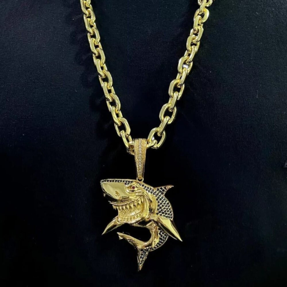 Cordão 12Mm Cadeado + Pingente Tubarão - Banhado A Ouro 18K - Imagem 4