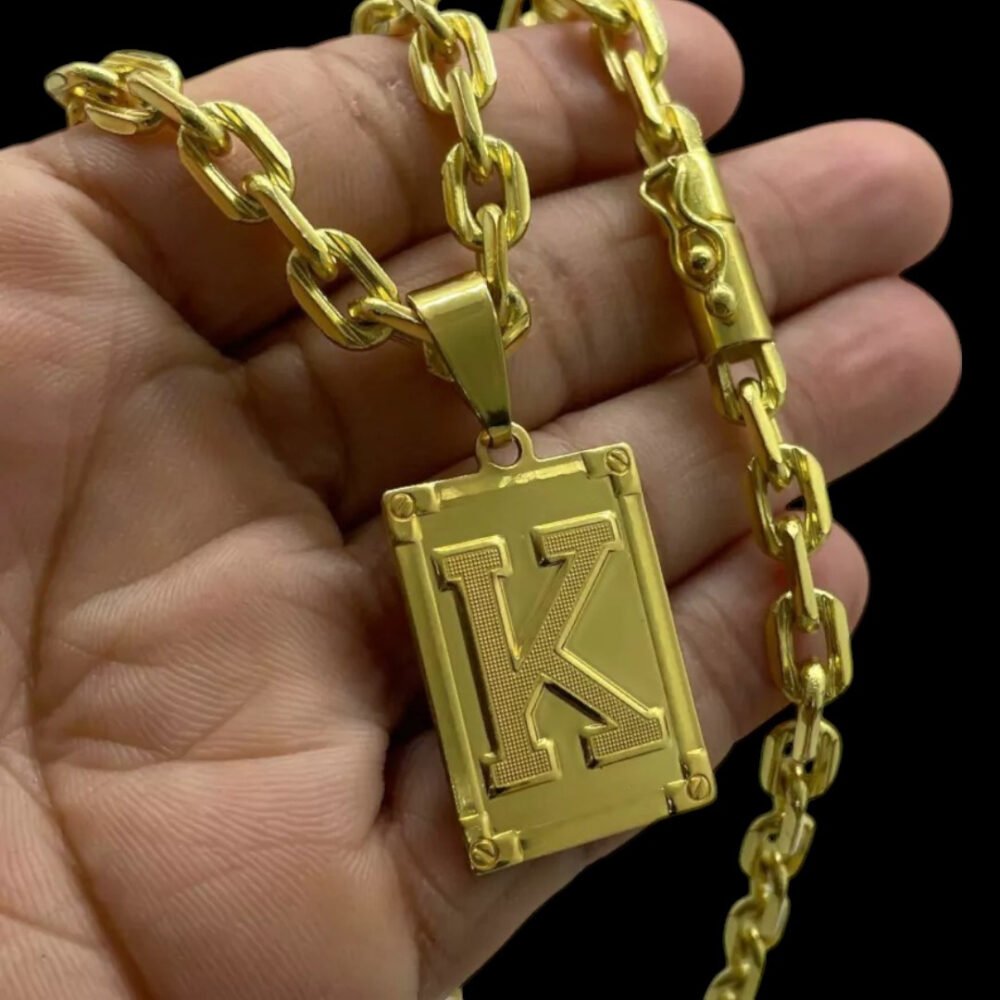 Cordão 6Mm Cadeado + Pingente Letra Placa - Banhado A Ouro