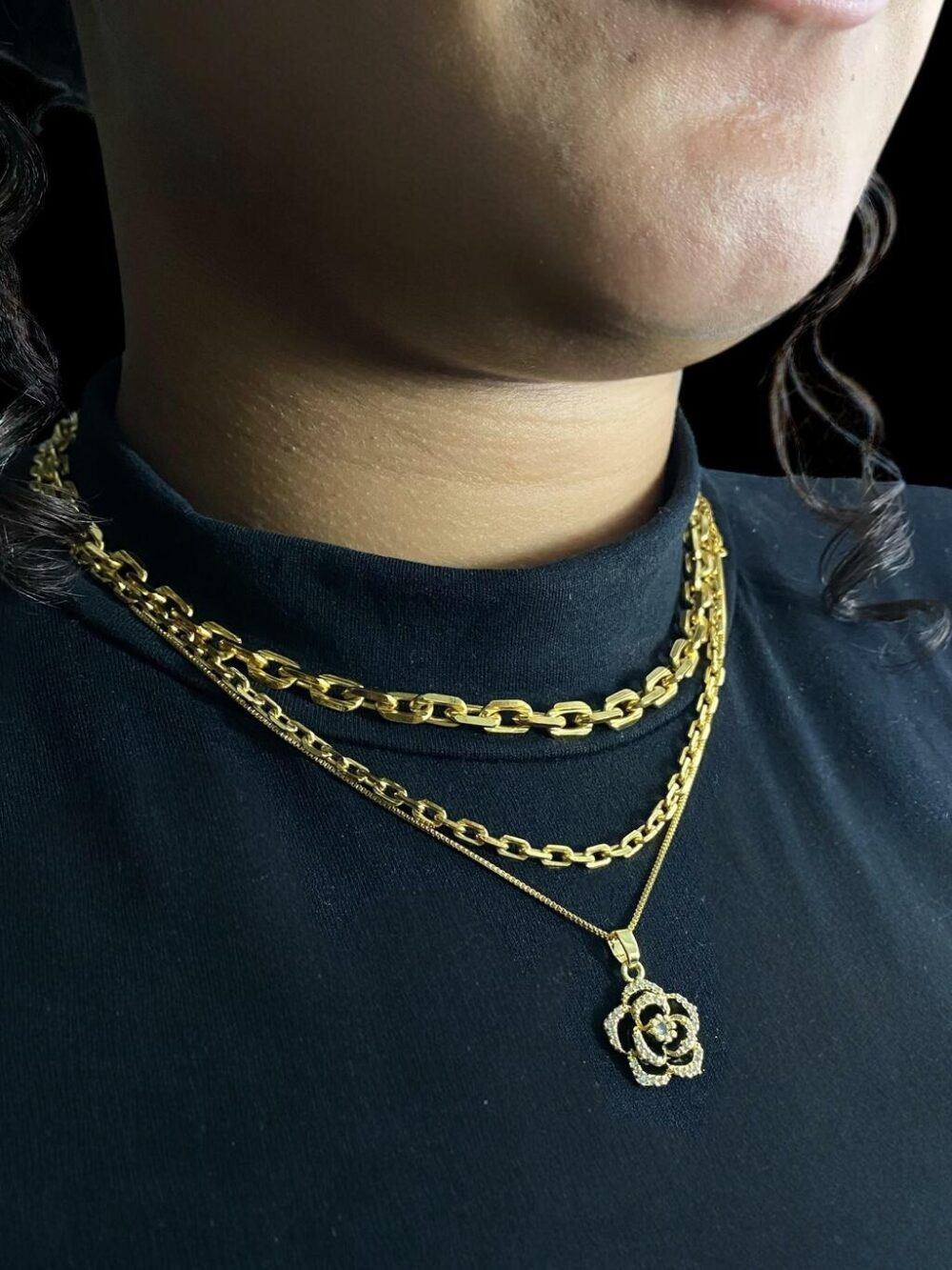 Kit Banhado: Cordão Cadeado + Flor Preta Feminino 18K - Imagem 2