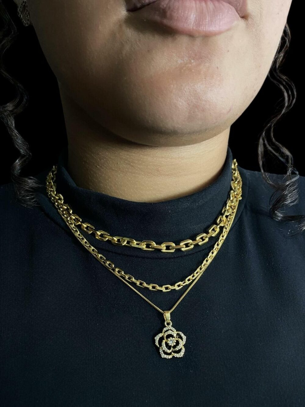Kit Banhado: Cordão Cadeado + Flor Preta Feminino 18K - Imagem 3