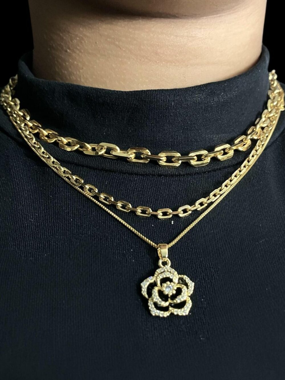 Kit Banhado: Cordão Cadeado + Flor Preta Feminino 18K