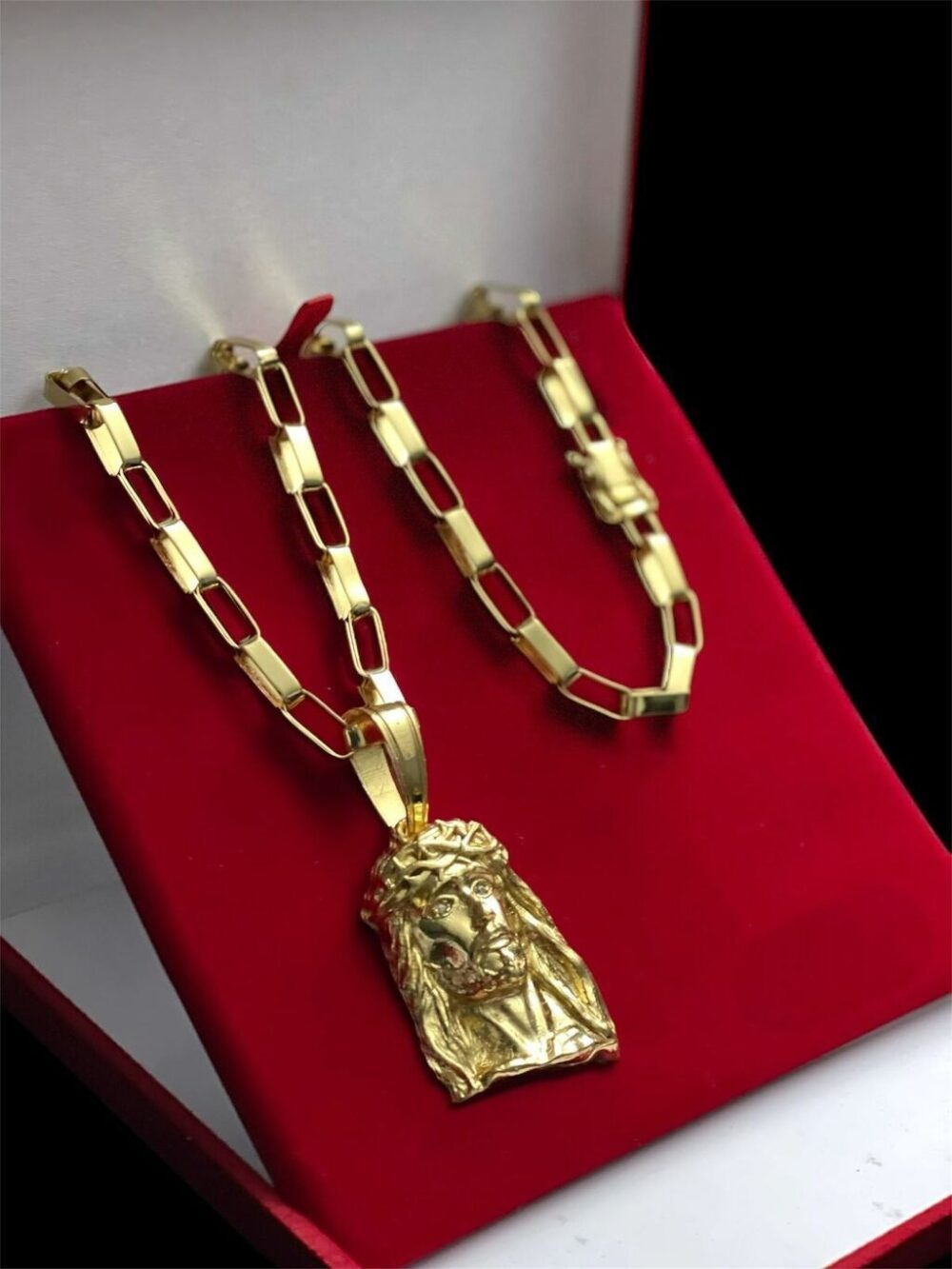Cordão Tijolinho 8Mm + Pingente Cristo - Banhado A Ouro 18K