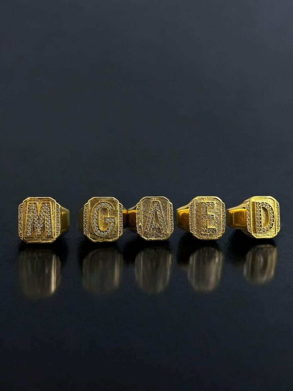 Anel Letras Cravejadas Ajustável Banhado A Ouro 18K Luxo