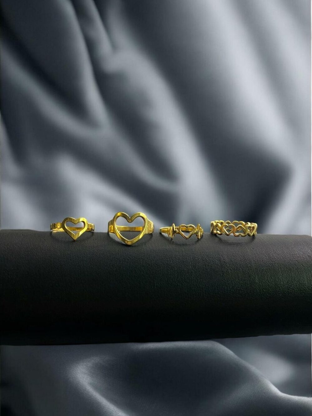 Kit Feminino Com 4 Anéis Corações Banhado A Ouro 18K