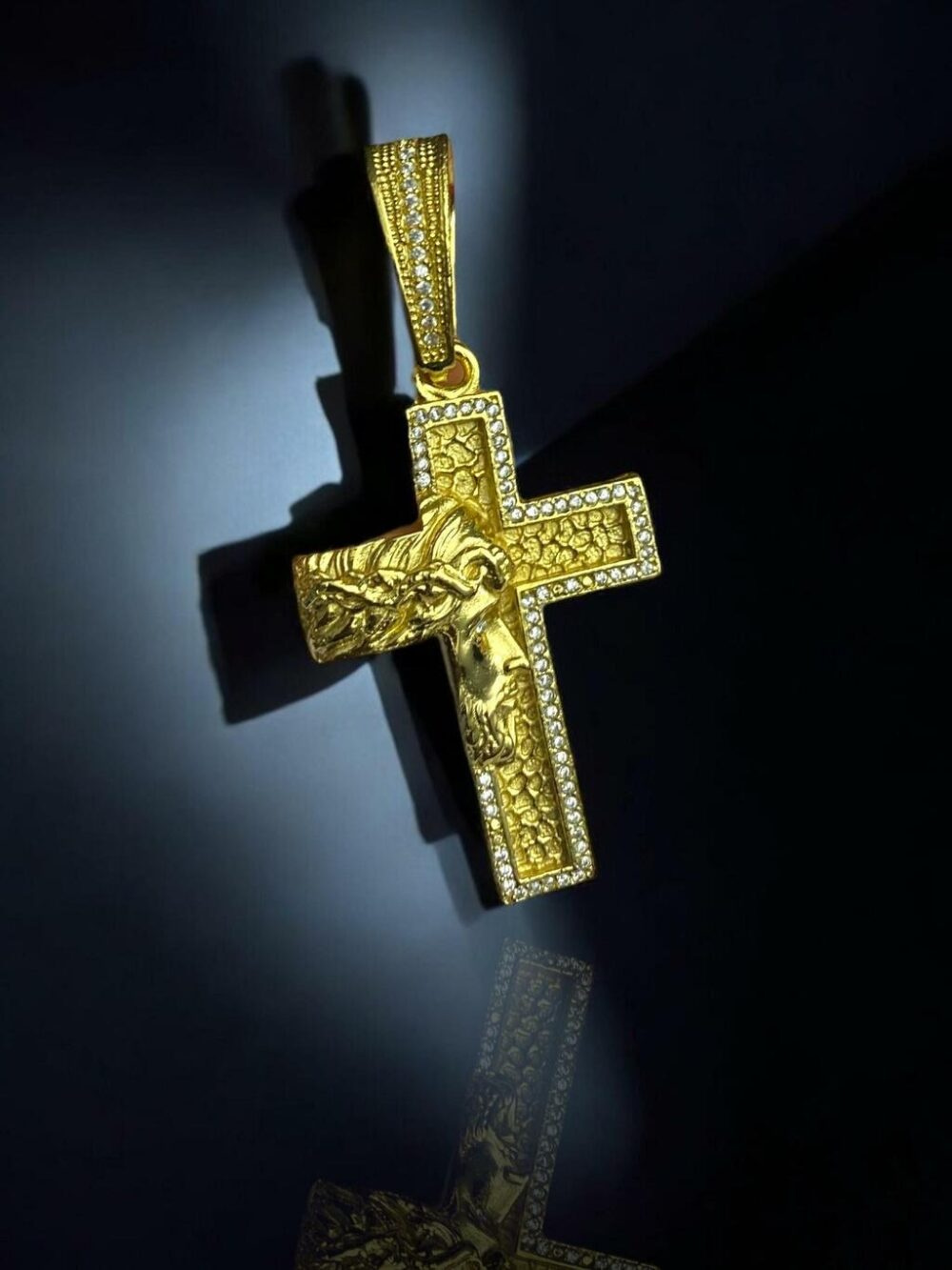 Pingente Cruz Rosto Jesus Cristo Cravejada G Banhado Ouro - Imagem 4