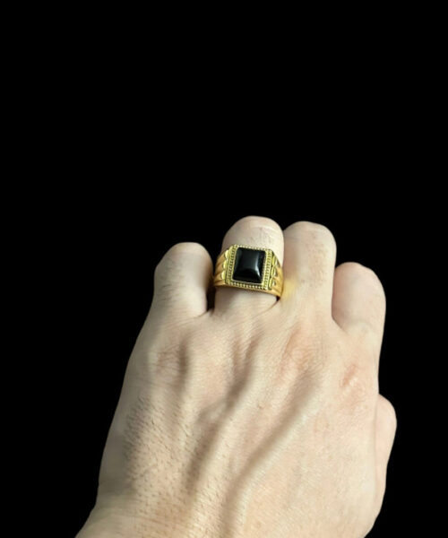 Anel Luxo Pedra Preta Ajustável - Banhado a Ouro 18k