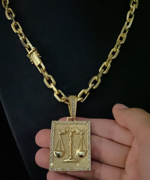 Cordão Cadeado 10mm Banhado a Ouro 18k + Pingente Direito