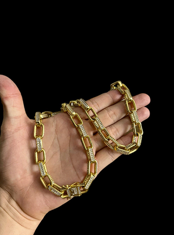 Cordao Cravejado Cadeado 10Mm Banhado A Ouro 18K Preto