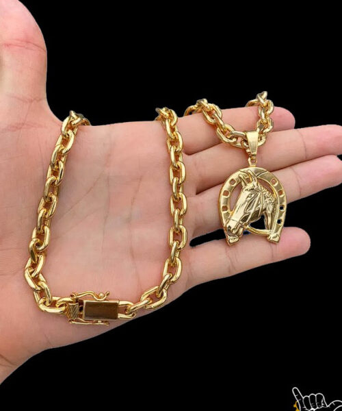 Corrente Cadeado (8mm) + Pingente Cavalo - Banhado a Ouro 18k