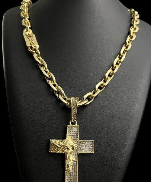 Cordão Cadeado 12mm + Pingente Cruz Cravejada - Banhado a Ouro 18k