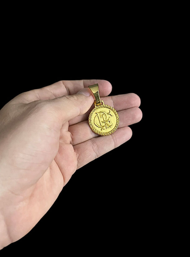 Pingente Crf Banhado A Ouro 18K Preta