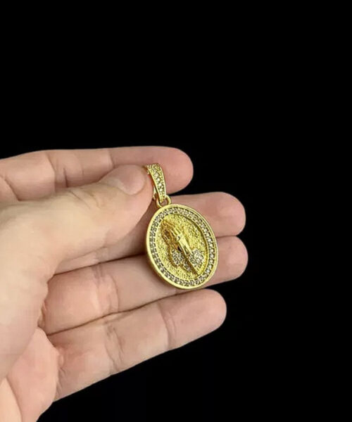 Pingente Mão Rezando Redondo (p) - Banhado a Ouro 18k