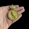 Pingente Personalizado Mao Orando Banhado A Ouro 18K Preto