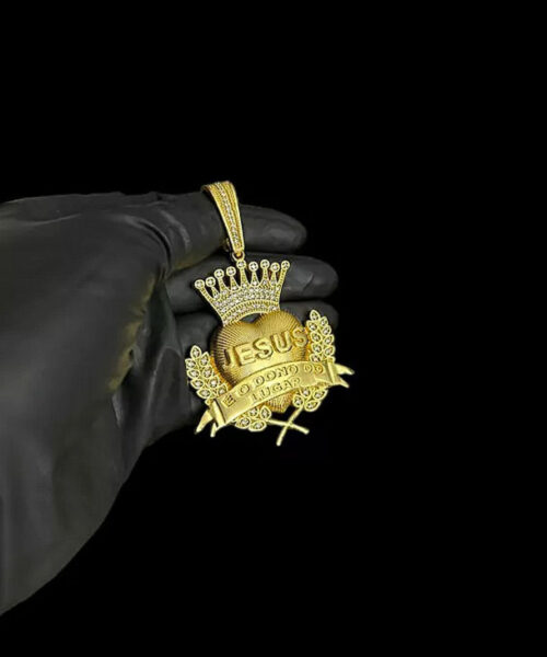 Pingente Jesus é o Dono Cravejado g - Banhado a Ouro 18k