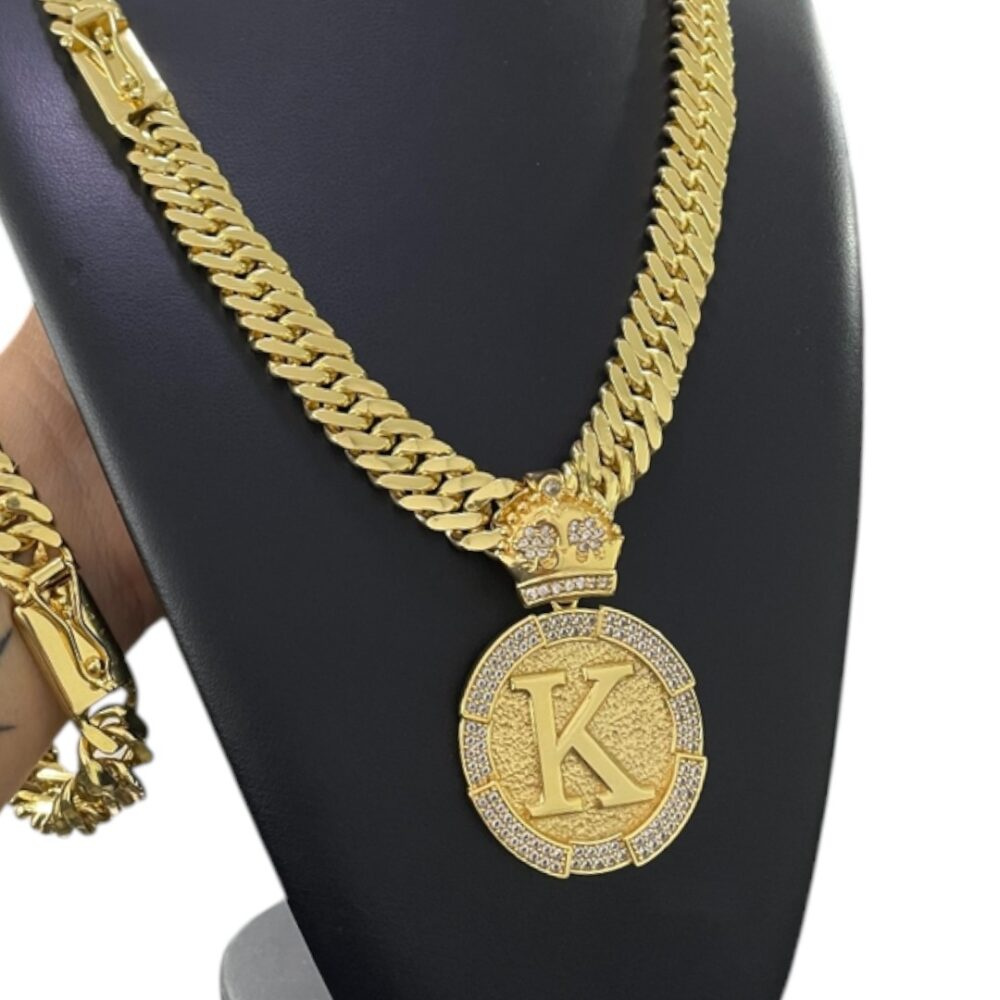 Kit Grumet 13Mm + Pingente Letra Medalha Cravejada Ouro - Imagem 2