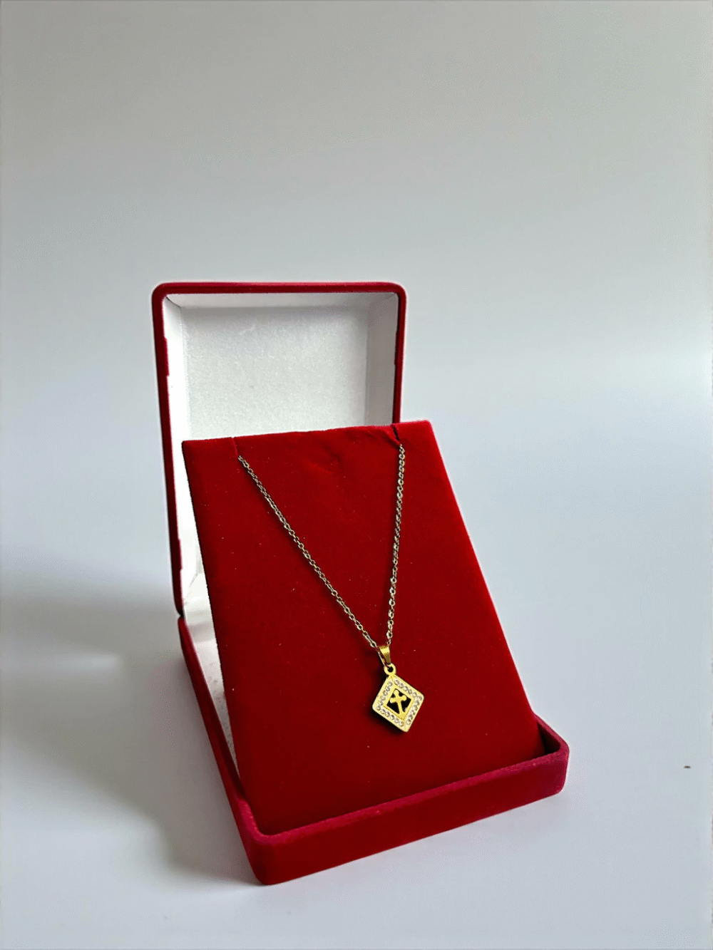 Cordão Cadeado + Cruz Feminino 1Mm - Banhado A Ouro 18K - Imagem 2