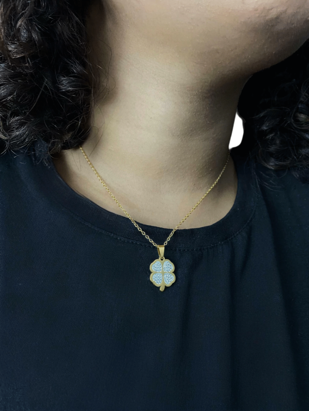 Cordão Feminino 1Mm Trevo Cravejado Banhado A Ouro 18K