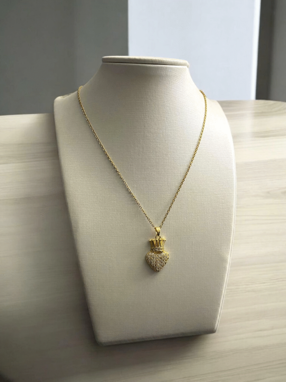 Cordão Feminino Pingente Coração Coroa 1Mm - Banhado A Ouro - Imagem 3