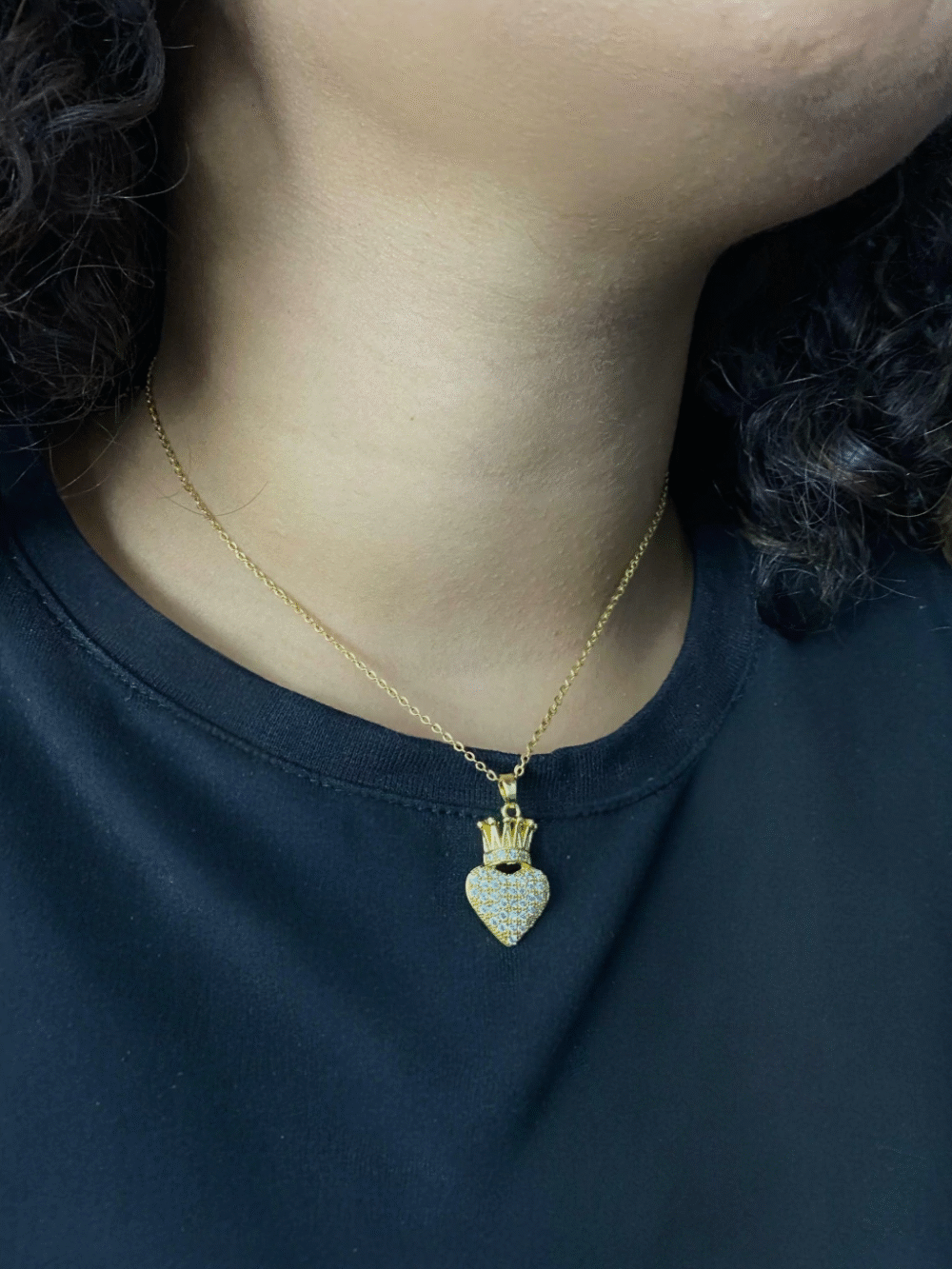 Cordão Feminino Pingente Coração Coroa 1Mm - Banhado A Ouro